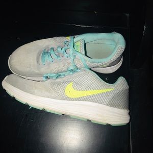 Nike Shoes Women’s Size 7.5
